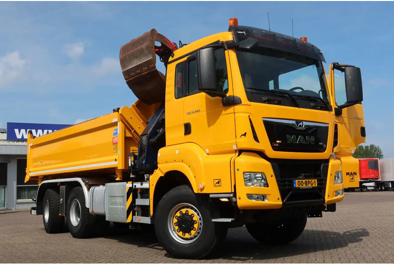 MAN TGS 33.420 2 Zijdige kipper + kraan 6x6 Stuur as - شاحنة كرين: صورة 2 MAN TGS 33.420 2 Zijdige kipper + kraan 6x6 Stuur as - شاحنة كرين: صورة 2