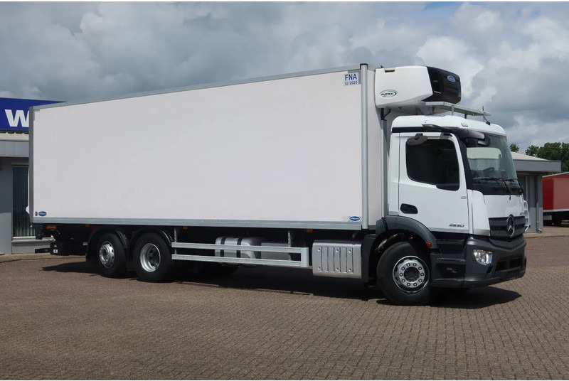 Mercedes-Benz Actros 2530 L Koel/Vries + Laadklep DHollandia 2500kg - شاحنة الفريزر: صورة 2 Mercedes-Benz Actros 2530 L Koel/Vries + Laadklep DHollandia 2500kg - شاحنة الفريزر: صورة 2