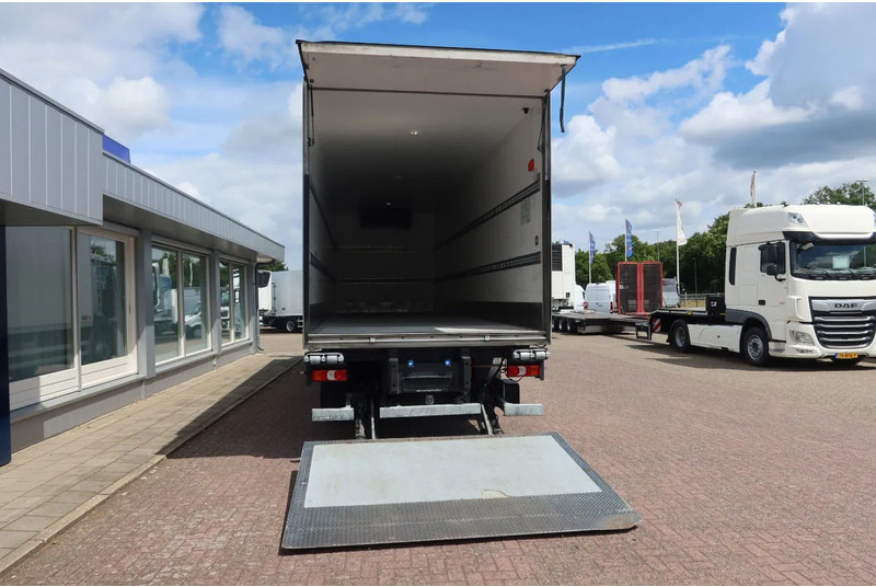 Mercedes-Benz Actros 2530 L Koel/Vries + Laadklep DHollandia 2500kg - شاحنة الفريزر: صورة 4 Mercedes-Benz Actros 2530 L Koel/Vries + Laadklep DHollandia 2500kg - شاحنة الفريزر: صورة 4