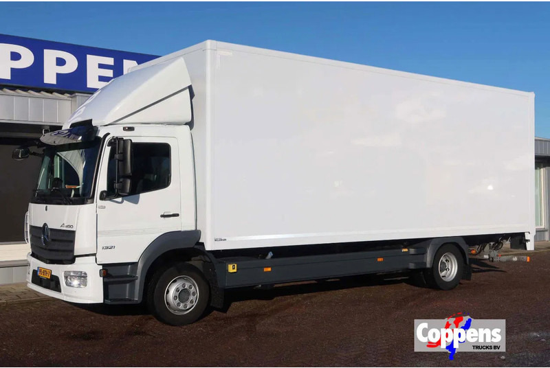 Mercedes-Benz Atego 1321L Bakwagen Laadklep 2000kg / 3 Stoelen!! - شاحنة مقفلة: صورة 1 Mercedes-Benz Atego 1321L Bakwagen Laadklep 2000kg / 3 Stoelen!! - شاحنة مقفلة: صورة 1