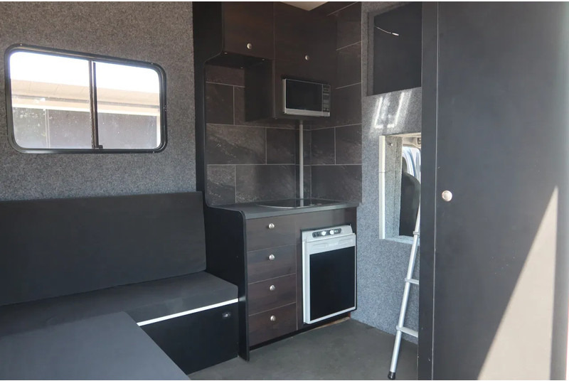 Mercedes-Benz Atego 816 L 3 Paarden/4 Ponies - شاحنة نقل خيل: صورة 4 Mercedes-Benz Atego 816 L 3 Paarden/4 Ponies - شاحنة نقل خيل: صورة 4