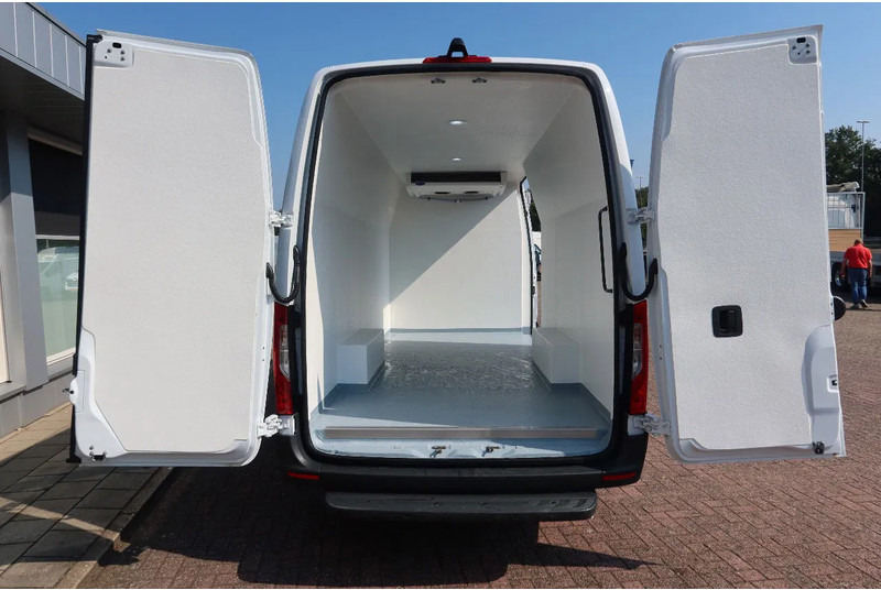 Mercedes-Benz Sprinter 317 Koel/Vries/Verwarmen met nachtaansluiting 220 volt. AUTOMAAT! - شاحنة مُبرّدة للتوصيل: صورة 4 Mercedes-Benz Sprinter 317 Koel/Vries/Verwarmen met nachtaansluiting 220 volt. AUTOMAAT! - شاحنة مُبرّدة للتوصيل: صورة 4