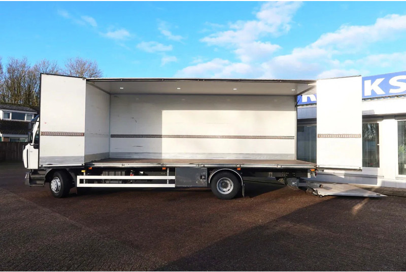 Renault D250 Bakwagen + Laadklep Deuren - شاحنة مقفلة: صورة 2 Renault D250 Bakwagen + Laadklep Deuren - شاحنة مقفلة: صورة 2