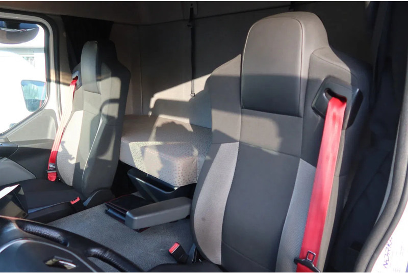 Renault D250 Bakwagen + Laadklep Deuren - شاحنة مقفلة: صورة 5 Renault D250 Bakwagen + Laadklep Deuren - شاحنة مقفلة: صورة 5