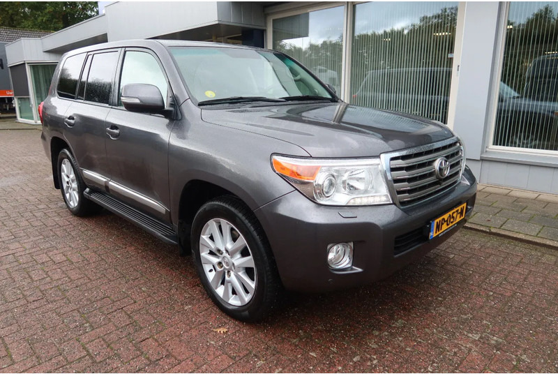 Toyota Land Cruiser V8 200 V8. 4.5D Executive. 7 Persoons. Luchtvering. Marge voertuig - سيارة: صورة 2 Toyota Land Cruiser V8 200 V8. 4.5D Executive. 7 Persoons. Luchtvering. Marge voertuig - سيارة: صورة 2