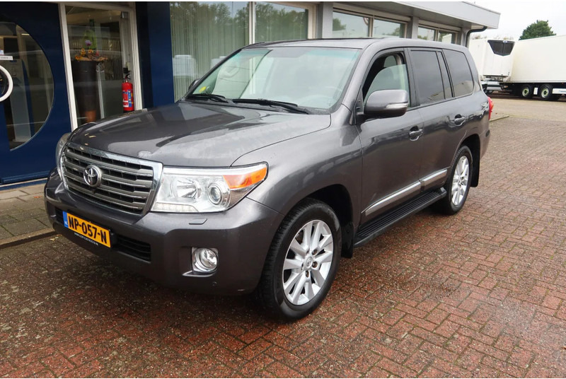 Toyota Land Cruiser V8 200 V8. 4.5D Executive. 7 Persoons. Luchtvering. Marge voertuig - سيارة: صورة 1 Toyota Land Cruiser V8 200 V8. 4.5D Executive. 7 Persoons. Luchtvering. Marge voertuig - سيارة: صورة 1