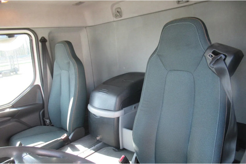 Volvo FL 250 Bakwagen + 6 deuren + Laadklep 2000 kg - شاحنة مقفلة: صورة 5 Volvo FL 250 Bakwagen + 6 deuren + Laadklep 2000 kg - شاحنة مقفلة: صورة 5