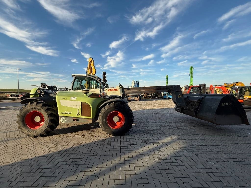 رافعة تلسكوبية Claas 7040: صورة 6