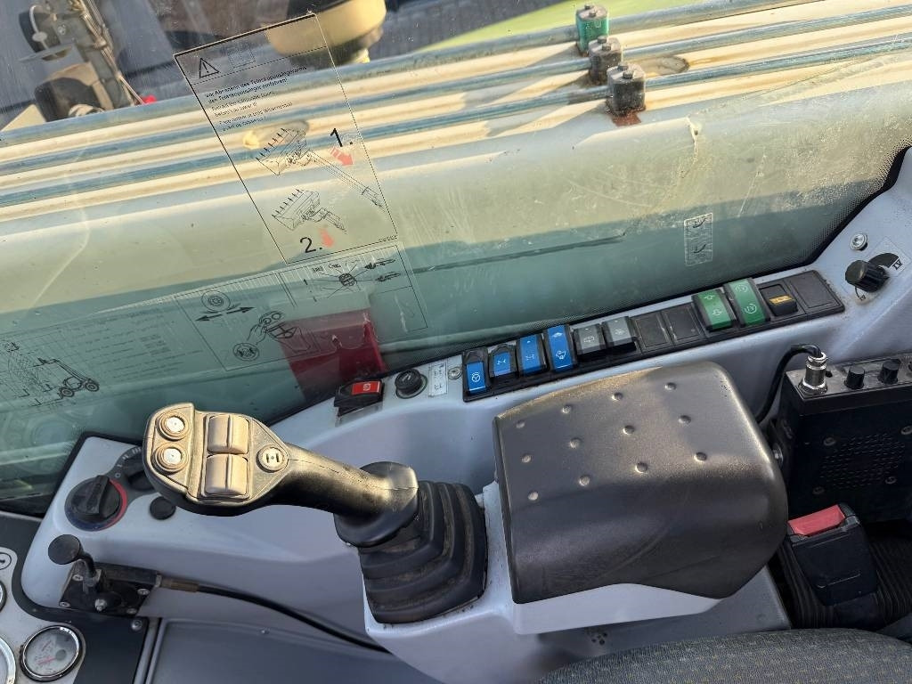 رافعة تلسكوبية Claas 7040: صورة 10