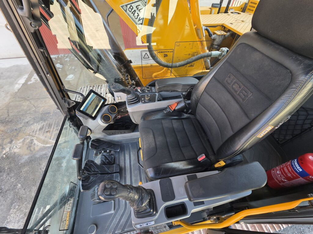 حفار زحاف JCB 220X L4F: صورة 13