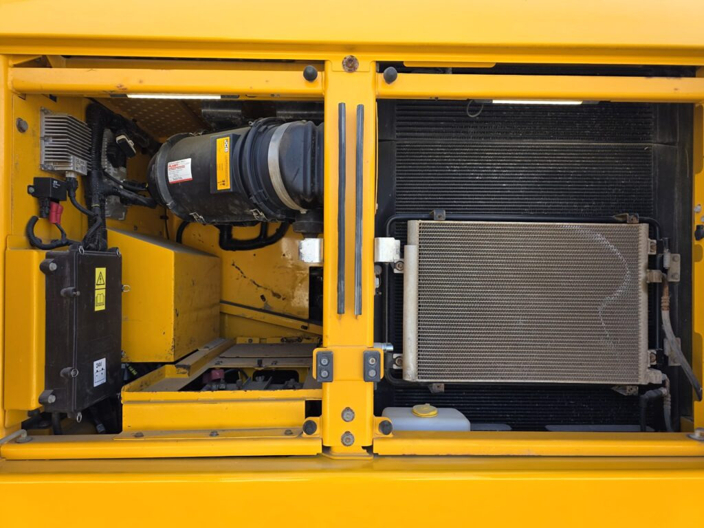 حفار زحاف JCB 220X L4F: صورة 9