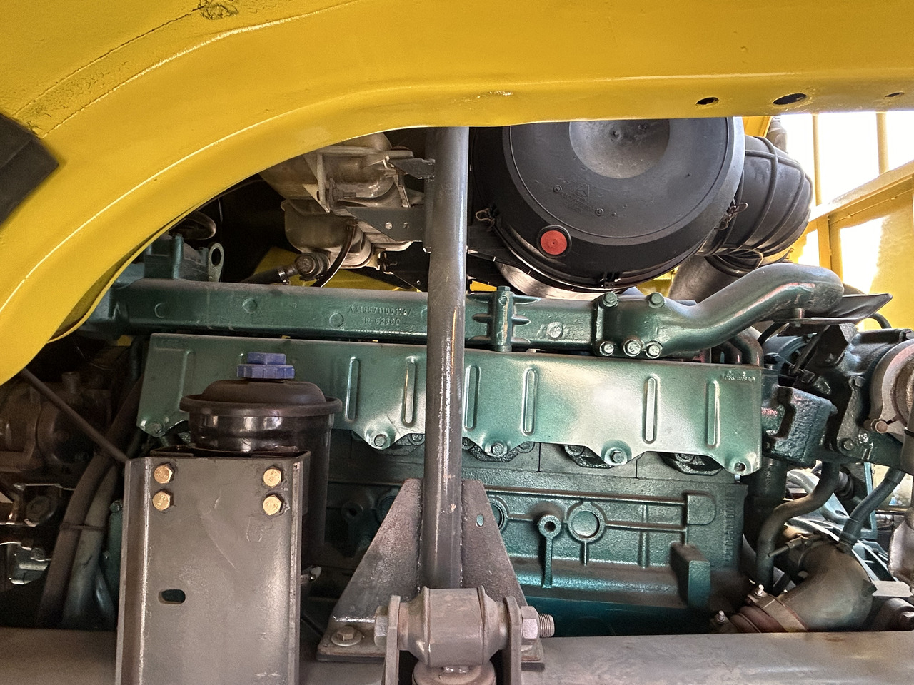 4X2 HOWO 336HP/371HP/375HP/420HP - شاحنة مقفلة: صورة 3 4X2 HOWO 336HP/371HP/375HP/420HP - شاحنة مقفلة: صورة 3
