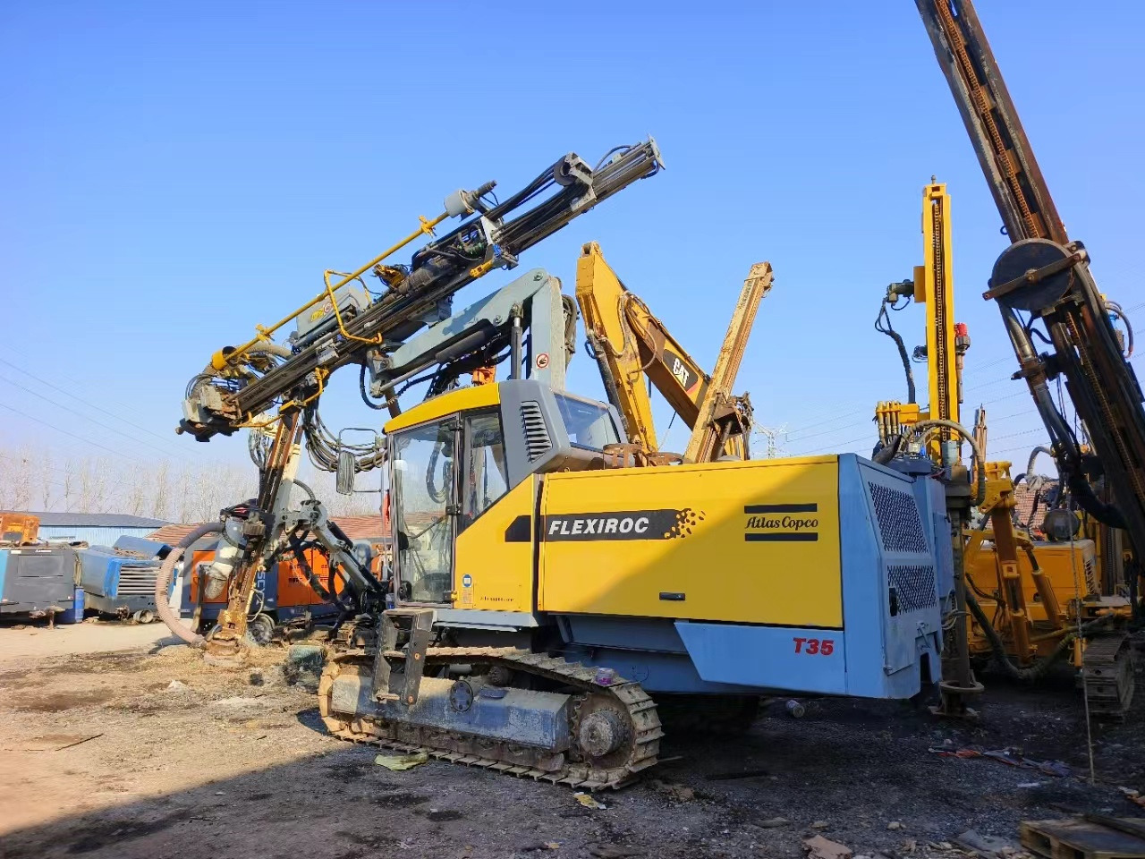 ATLAS COPCO EPIROC FLEXIROC T35 - برج الحفر: صورة 1 ATLAS COPCO EPIROC FLEXIROC T35 - برج الحفر: صورة 1