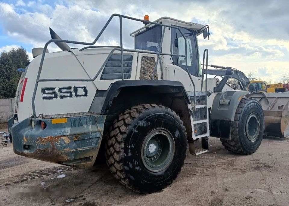 Liebherr L550 2plus2 długi wysięgnik wysypu - اللودر بعجل: صورة 3 Liebherr L550 2plus2 długi wysięgnik wysypu - اللودر بعجل: صورة 3