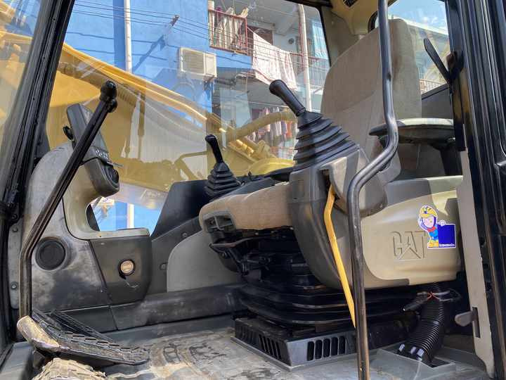 30 Ton Heavy Excavator Japan Origin Cat 330d 330dl 330d2 Fairly Used Caterpillar Mining Excavator With Jack Hammer In Shanghai - حفار زحاف: صورة 5 30 Ton Heavy Excavator Japan Origin Cat 330d 330dl 330d2 Fairly Used Caterpillar Mining Excavator With Jack Hammer In Shanghai - حفار زحاف: صورة 5