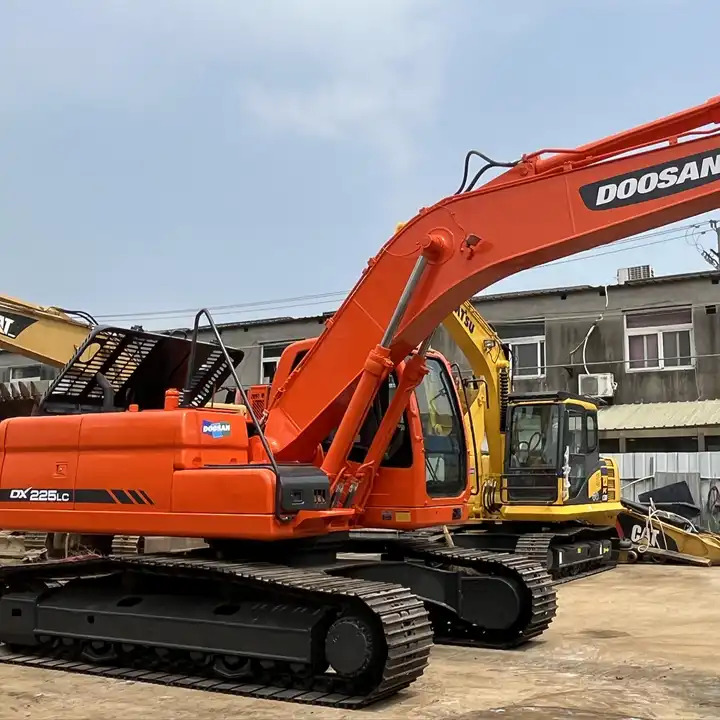90% new Used Doosan dx225 excavator on sale with manual engine made in Korea - حفار زحاف: صورة 2 90% new Used Doosan dx225 excavator on sale with manual engine made in Korea - حفار زحاف: صورة 2