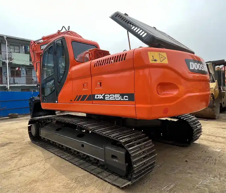 90% new Used Doosan dx225 excavator on sale with manual engine made in Korea - حفار زحاف: صورة 5 90% new Used Doosan dx225 excavator on sale with manual engine made in Korea - حفار زحاف: صورة 5