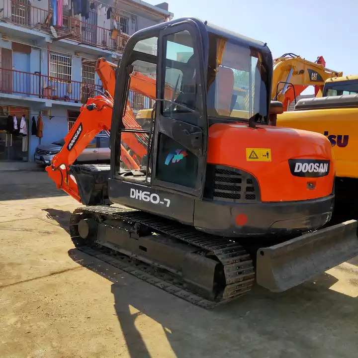 Awesome Performance Korea Imported Small Scale Used Doosan Dh60 Excavator in Shanghai - حفار زحاف: صورة 1 Awesome Performance Korea Imported Small Scale Used Doosan Dh60 Excavator in Shanghai - حفار زحاف: صورة 1