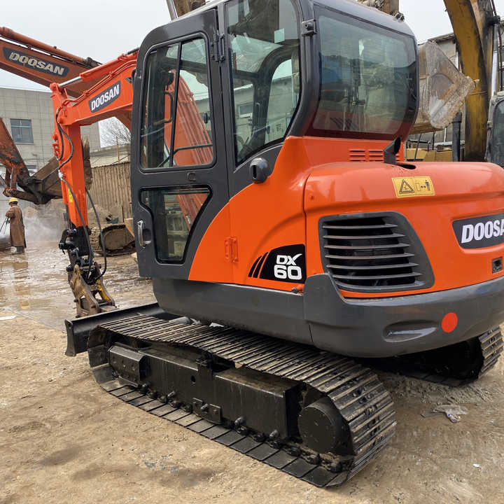 Awesome Performance Korea Imported Small Scale Used Doosan Dx60 Excavator in Shanghai - حفار زحاف: صورة 1 Awesome Performance Korea Imported Small Scale Used Doosan Dx60 Excavator in Shanghai - حفار زحاف: صورة 1