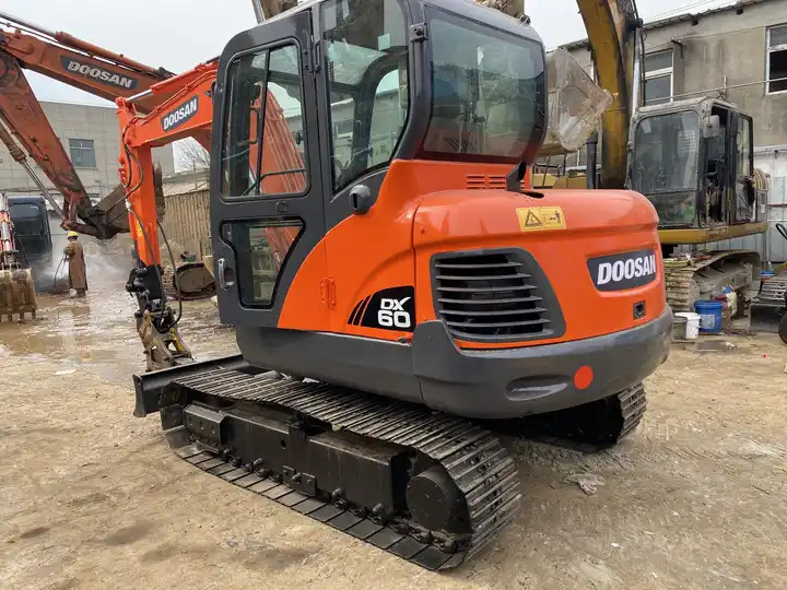 Best Price For 6t Mini Excavator,Small Excavating Machine Korea Doosan Used Excavators Doosan Dx60 For Sale In Shanghai - حفار زحاف: صورة 4 Best Price For 6t Mini Excavator,Small Excavating Machine Korea Doosan Used Excavators Doosan Dx60 For Sale In Shanghai - حفار زحاف: صورة 4