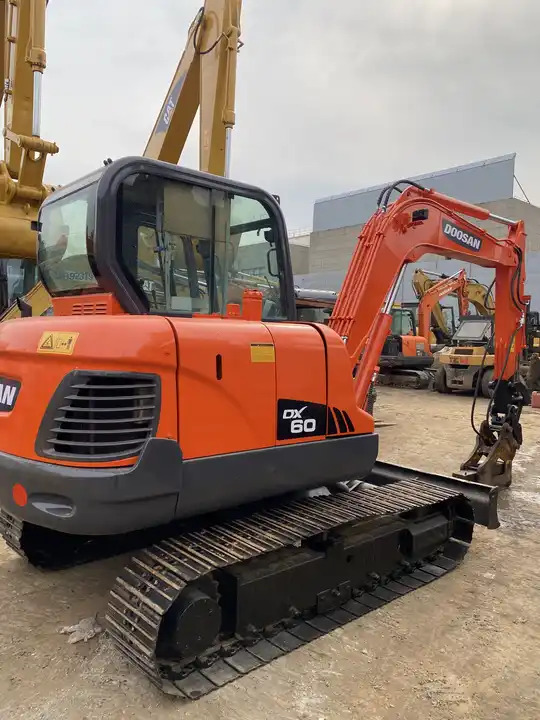 Best Price For 6t Mini Excavator,Small Excavating Machine Korea Doosan Used Excavators Doosan Dx60 For Sale In Shanghai - حفار زحاف: صورة 3 Best Price For 6t Mini Excavator,Small Excavating Machine Korea Doosan Used Excavators Doosan Dx60 For Sale In Shanghai - حفار زحاف: صورة 3
