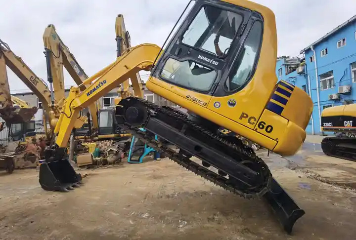 Best-selling Original Japan Small-scale Used Digger Excellent Condition Second Hand Komatsu Pc60-7 Crawler Excavator - حفار زحاف: صورة 4 Best-selling Original Japan Small-scale Used Digger Excellent Condition Second Hand Komatsu Pc60-7 Crawler Excavator - حفار زحاف: صورة 4
