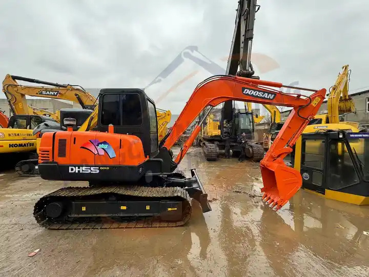 Cheap used mini excavator machine Crawler DH55 Factory sale used excavator used machinery doosan DH55 Used mini excavator - حفارة: صورة 4 Cheap used mini excavator machine Crawler DH55 Factory sale used excavator used machinery doosan DH55 Used mini excavator - حفارة: صورة 4