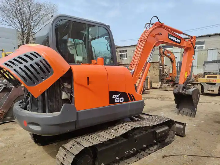 Doosan DX60 Mini Wheel Excavator for Sale Provided Korea Good Construction Original Korea Doosan Engine 6 T,6 Ton in stock - حفار زحاف: صورة 3 Doosan DX60 Mini Wheel Excavator for Sale Provided Korea Good Construction Original Korea Doosan Engine 6 T,6 Ton in stock - حفار زحاف: صورة 3