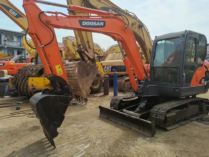 Doosan DX60 Mini Wheel Excavator for Sale Provided Korea Good Construction Original Korea Doosan Engine 6 T,6 Ton in stock - حفار زحاف: صورة 5 Doosan DX60 Mini Wheel Excavator for Sale Provided Korea Good Construction Original Korea Doosan Engine 6 T,6 Ton in stock - حفار زحاف: صورة 5