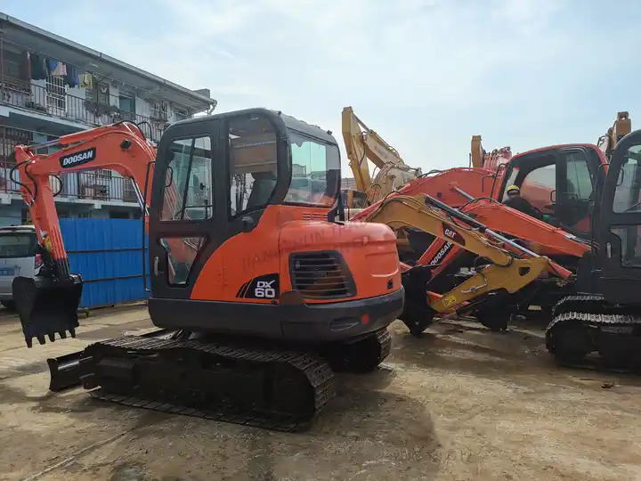 Dx60 Used Crawler Excavator Used Excavator For Sale High Quality ExcavatorDOOSAN DH 55DH55 H-frame - حفارة: صورة 4 Dx60 Used Crawler Excavator Used Excavator For Sale High Quality ExcavatorDOOSAN DH 55DH55 H-frame - حفارة: صورة 4