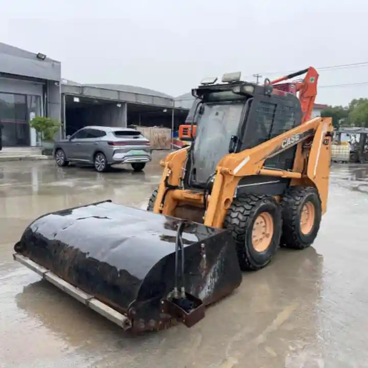 Factory Price case 420 Mini Skid Steer Loader Free After Sale 420 430 440 Mini Skid Steer Loader with Brand Engine - شيول صغير: صورة 2 Factory Price case 420 Mini Skid Steer Loader Free After Sale 420 430 440 Mini Skid Steer Loader with Brand Engine - شيول صغير: صورة 2