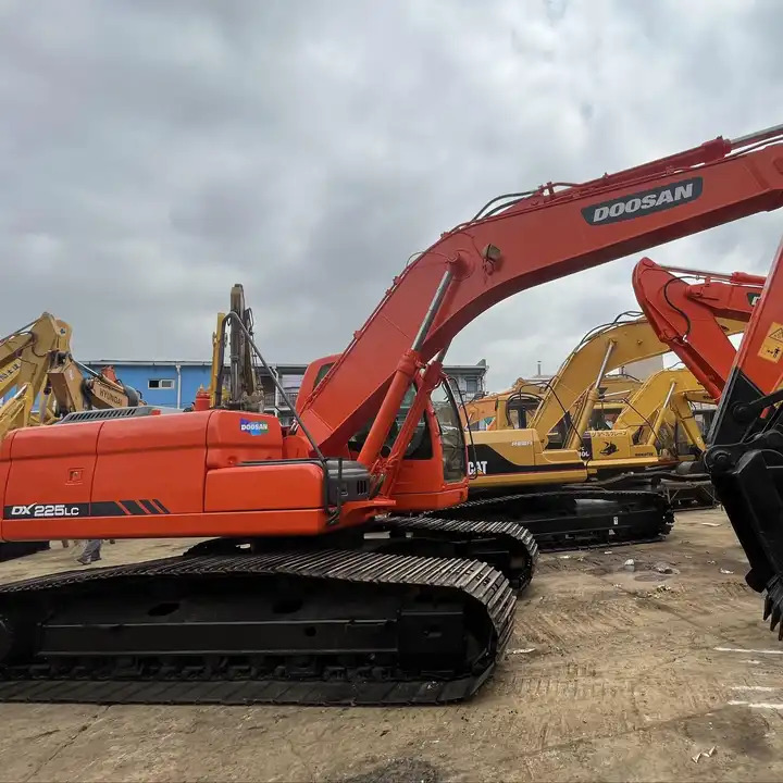 Good Price Tracked Excavator Doosan Dx225 Dx150 Korea Construction Machinery In Shanghai - حفار زحاف: صورة 2 Good Price Tracked Excavator Doosan Dx225 Dx150 Korea Construction Machinery In Shanghai - حفار زحاف: صورة 2
