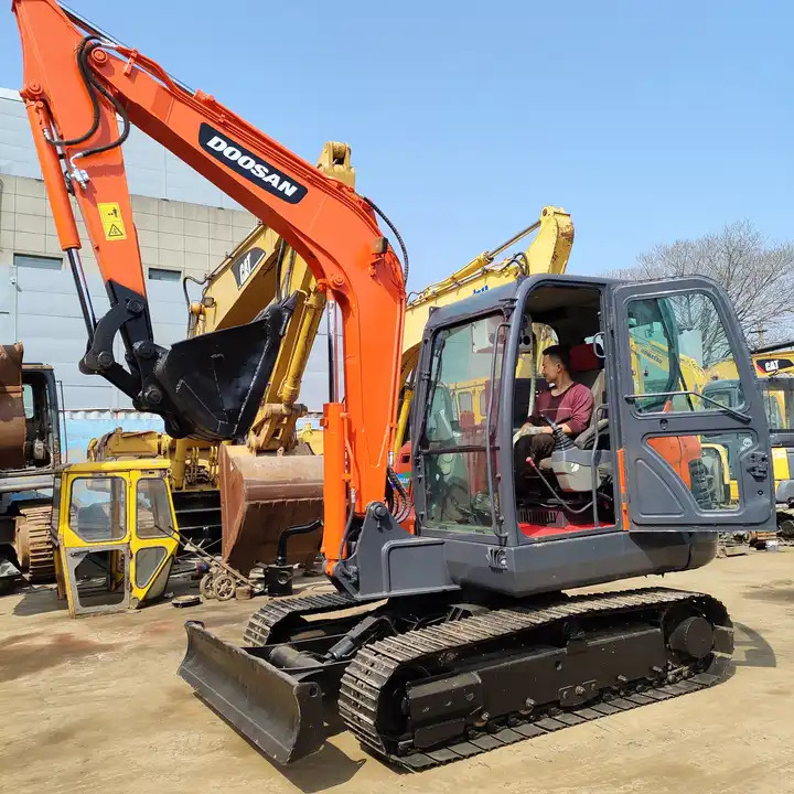 High Quality Hot Sale Used 6t Mini Excavator Original Korea Doosan Used Excavators Doosan Dx60 With Good Performance - حفار زحاف: صورة 2 High Quality Hot Sale Used 6t Mini Excavator Original Korea Doosan Used Excavators Doosan Dx60 With Good Performance - حفار زحاف: صورة 2