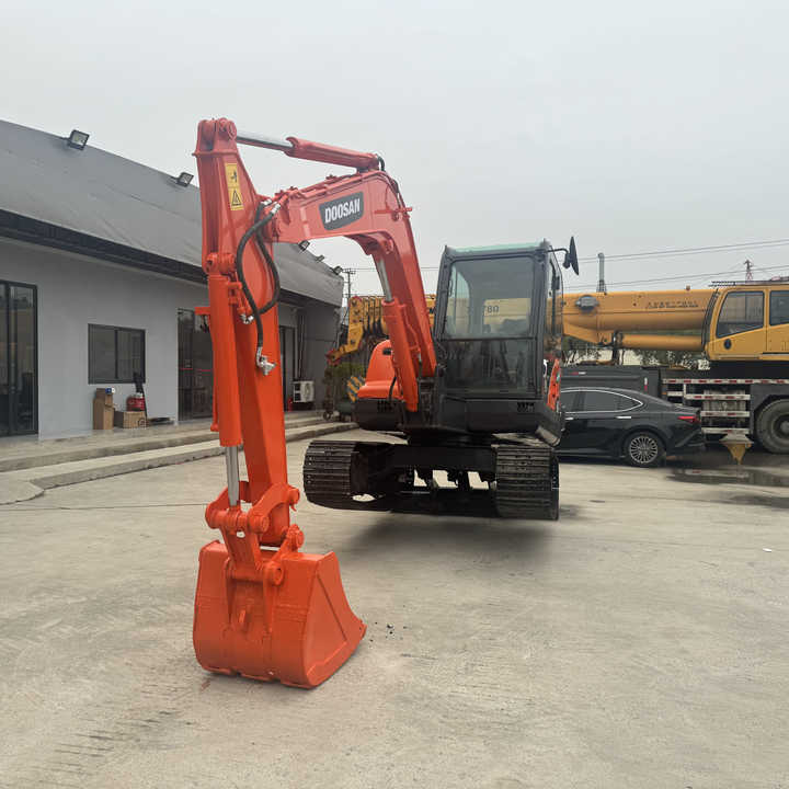 High Quality and Low Price Used Doosan Dx60 Dx75 Dx80 Crawler Excavator in Good Condition 6-ton Mini 6t Excavator for Sale - حفار زحاف: صورة 1 High Quality and Low Price Used Doosan Dx60 Dx75 Dx80 Crawler Excavator in Good Condition 6-ton Mini 6t Excavator for Sale - حفار زحاف: صورة 1