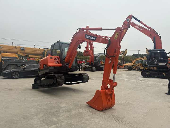 High Quality and Low Price Used Doosan Dx60 Dx75 Dx80 Crawler Excavator in Good Condition 6-ton Mini 6t Excavator for Sale - حفار زحاف: صورة 5 High Quality and Low Price Used Doosan Dx60 Dx75 Dx80 Crawler Excavator in Good Condition 6-ton Mini 6t Excavator for Sale - حفار زحاف: صورة 5