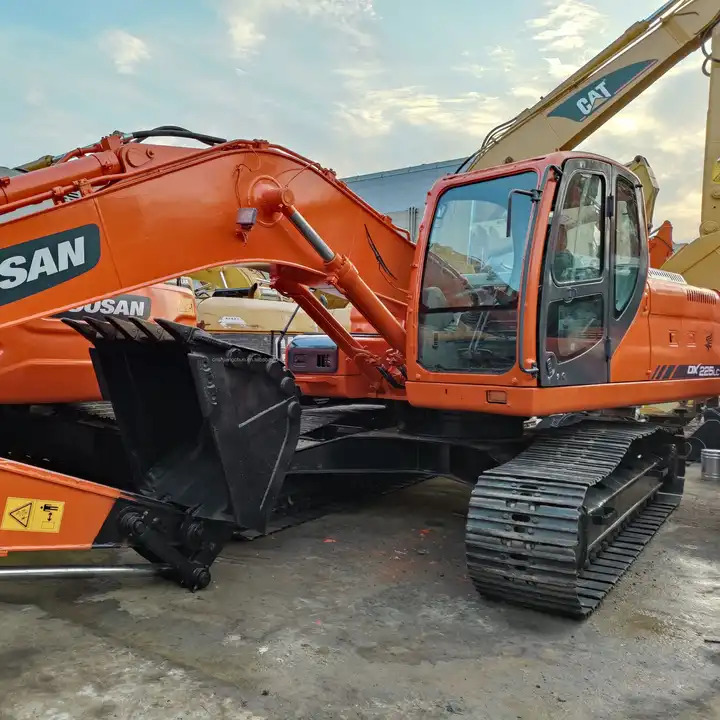 High Quality and Low price Used Doosan Dx60 Wheeled Excavator In Good Condition 6-ton Mini 6t Excavator for sale - حفار زحاف: صورة 2 High Quality and Low price Used Doosan Dx60 Wheeled Excavator In Good Condition 6-ton Mini 6t Excavator for sale - حفار زحاف: صورة 2