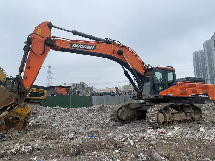 High-quality Original Used Korea Crawler 50 Ton Doosan Dx520 Excavator Used Excavator Digger In Shanghai - حفار زحاف: صورة 3 High-quality Original Used Korea Crawler 50 Ton Doosan Dx520 Excavator Used Excavator Digger In Shanghai - حفار زحاف: صورة 3