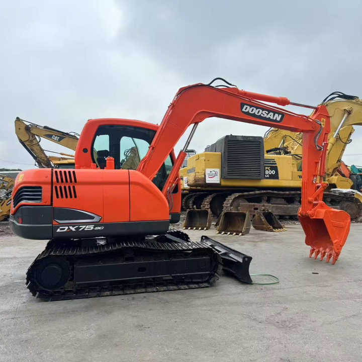 Hot Sale Used Doosan DX75-9C Excavator Doosan 7.5 Ton Crawler Digger Original Equipment - حفار زحاف: صورة 1 Hot Sale Used Doosan DX75-9C Excavator Doosan 7.5 Ton Crawler Digger Original Equipment - حفار زحاف: صورة 1
