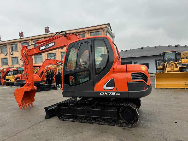 Hot Sale Used Doosan DX75-9C Excavator Doosan 7.5 Ton Crawler Digger Original Equipment - حفار زحاف: صورة 2 Hot Sale Used Doosan DX75-9C Excavator Doosan 7.5 Ton Crawler Digger Original Equipment - حفار زحاف: صورة 2