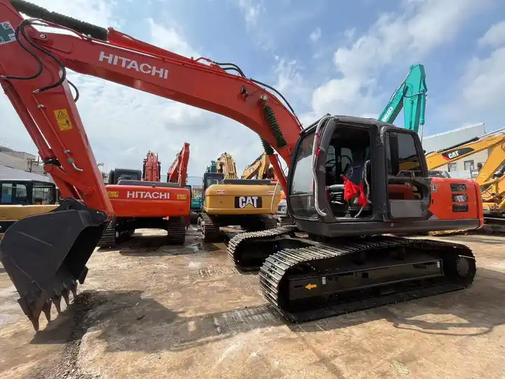 Hot sale Used Hitachi ZX200 crawler Excavator, Japan Made used Hitachi ZX200 large Excavator in good condition - حفار زحاف: صورة 4 Hot sale Used Hitachi ZX200 crawler Excavator, Japan Made used Hitachi ZX200 large Excavator in good condition - حفار زحاف: صورة 4
