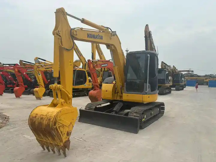 Japan Surplus Backhoe Excavator Komatsu Pc78us Pc60 Tracked Excavator With Blade Dozer For The Philippines In Shanghai - حفار زحاف: صورة 3 Japan Surplus Backhoe Excavator Komatsu Pc78us Pc60 Tracked Excavator With Blade Dozer For The Philippines In Shanghai - حفار زحاف: صورة 3