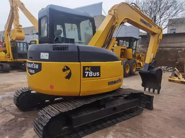 Japan Surplus Backhoe Excavator Komatsu Pc78us Pc60 Tracked Excavator With Blade Dozer For The Philippines in Shanghai - حفار زحاف: صورة 2 Japan Surplus Backhoe Excavator Komatsu Pc78us Pc60 Tracked Excavator With Blade Dozer For The Philippines in Shanghai - حفار زحاف: صورة 2