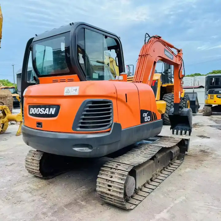 Nice Performance 6t Small Used Excavator,Original Korea Doosan Used Excavators Doosan Dx60 For Sale In Shanghai - حفار زحاف: صورة 1 Nice Performance 6t Small Used Excavator,Original Korea Doosan Used Excavators Doosan Dx60 For Sale In Shanghai - حفار زحاف: صورة 1
