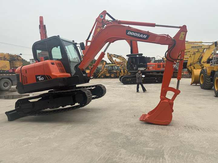 Nice Performance 6t Small Used Excavator,Original Korea Doosan Used Excavators Doosan Dx60 for Sale - حفار زحاف: صورة 3 Nice Performance 6t Small Used Excavator,Original Korea Doosan Used Excavators Doosan Dx60 for Sale - حفار زحاف: صورة 3