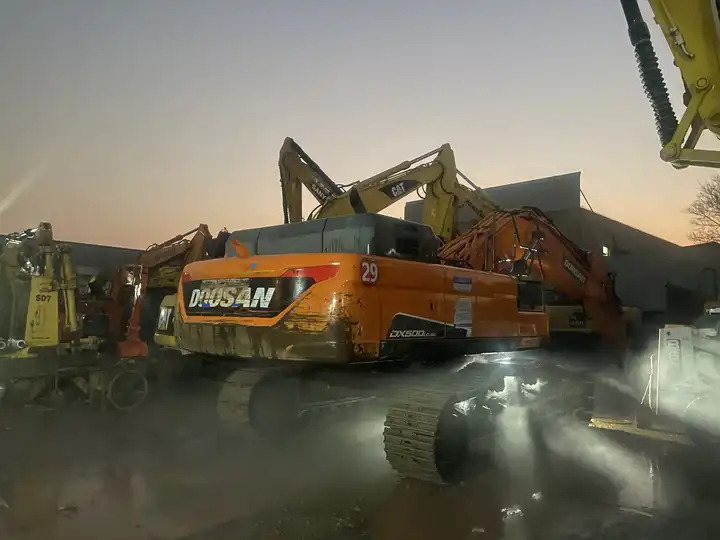 Original Doosan Dx420 Used Excavator/few Working Hours Used 420 Doosan Excavator Dx420 In Stock - حفار زحاف: صورة 4 Original Doosan Dx420 Used Excavator/few Working Hours Used 420 Doosan Excavator Dx420 In Stock - حفار زحاف: صورة 4