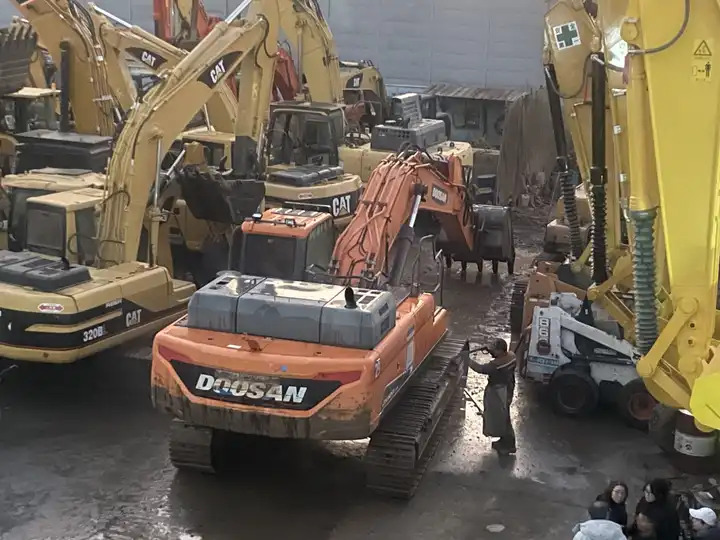 Original Doosan Dx420 Used Excavator/few Working Hours Used 420 Doosan Excavator Dx420 In Stock - حفار زحاف: صورة 5 Original Doosan Dx420 Used Excavator/few Working Hours Used 420 Doosan Excavator Dx420 In Stock - حفار زحاف: صورة 5
