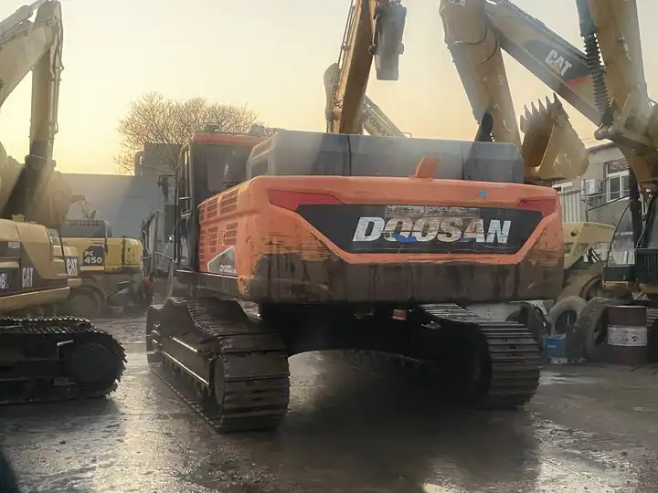Original Doosan Dx420 Used Excavator/few Working Hours Used 420 Doosan Excavator Dx420 In Stock - حفار زحاف: صورة 2 Original Doosan Dx420 Used Excavator/few Working Hours Used 420 Doosan Excavator Dx420 In Stock - حفار زحاف: صورة 2