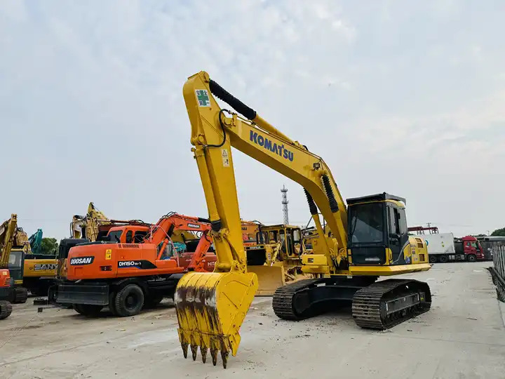 Original Japan Used Crawler Excavator Komatsu Pc200lc-7 Pc220lc-7 A/c Cabin In Shanghai - حفار زحاف: صورة 4 Original Japan Used Crawler Excavator Komatsu Pc200lc-7 Pc220lc-7 A/c Cabin In Shanghai - حفار زحاف: صورة 4