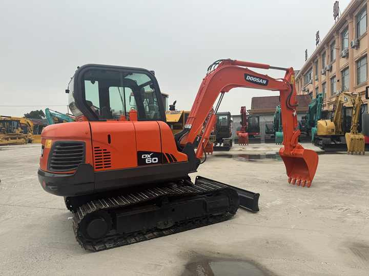 Original Top Sale High Performance Slightly Used Doosan Dx60 Dx75 Dx80 Tracked Excavator for Landscaping in Shanghai - حفار زحاف: صورة 5 Original Top Sale High Performance Slightly Used Doosan Dx60 Dx75 Dx80 Tracked Excavator for Landscaping in Shanghai - حفار زحاف: صورة 5