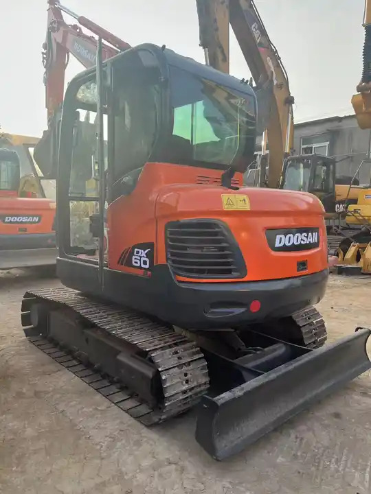 حفار زحاف Original Top Sale High Performance Slightly Used Doosan Dx60 Tracked Excavator For Landscaping In Shanghai: صورة 6